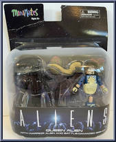 Queen Alien (with Warrior Alien and Battle-Damaged Bishop) Action Figure