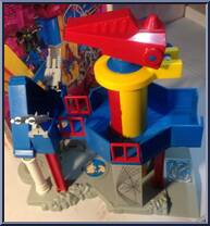 Training Center from Marvel - Super Heroes - Accessories manufactured by Toy Biz [Loose]