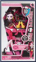 Draculaura from Monster High - I Heart Shoes manufactured by Mattel [Front]
