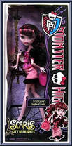 Draculaura from Monster High - Scaris: City of Frights manufactured by Mattel [Front]