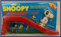 Skateboarder & Ramp from Peanuts - Wind-Up Action manufactured by Aviva [Front]