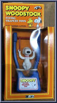 Snoopy from Peanuts - Flying Trapeze manufactured by Aviva [Front]