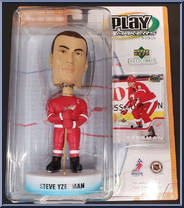 Steve Yzerman from Play Makers - NHL - 2001 / 2002 manufactured by Upper Deck [Front]
