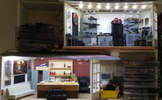 The DRAGON'S LAIR Bar & "RAIDERS" Armoury (Original) Custom Diorama / Playset