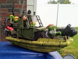 TMNT boat : Apocalypse Now ... Turtle Style (Thanks Edgy3 he came up with the name)Down the Okefenokee in search of the frogs (Teenage Mutant Ninja Turtles) Custom Vehicle