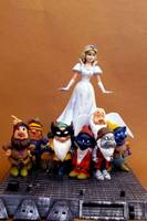 Snow White Queen & the Seven X-Men Dwarfs (Fantasy) Custom Miniature / Figurine