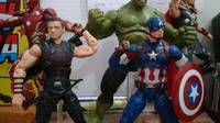 Hawkeye Marvel Legends AOU (Marvel Legends) Custom Action Figure