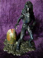 Halcyon: Movie Classics Alien Warrior with Base and Egg (Aliens) Custom Statue / Bust