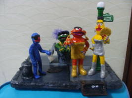 Oscar The Grouchy Pimp No.22( Art sculpture) (Misc) Custom Diorama / Playset [Front,ladies wigs off]